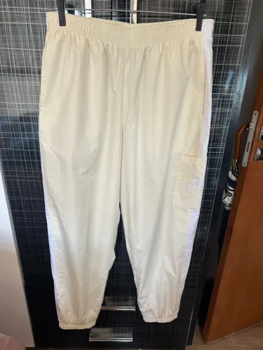 Calça nike sporstwear cor-creme