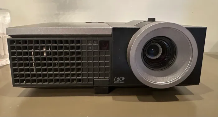 Projetor Dell 4320 seminovo com controle remoto