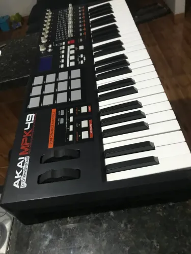 Teclado controladora akai mpk49