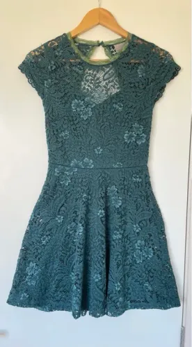 Vestido festa curto renda verde musgo tam P Vero Moda