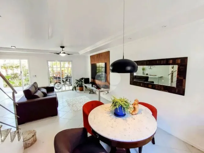 Casa com 3 quartos sendo 2 suítes, 1 com closet, à venda, 173 m² por R$ 999.000 - Vargem P
