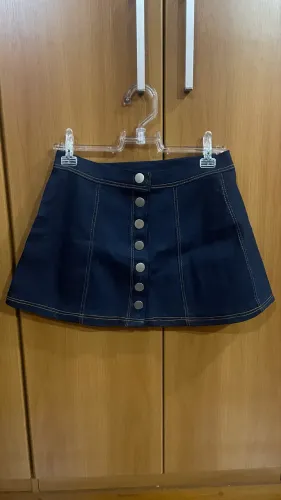Saia jeans com botao