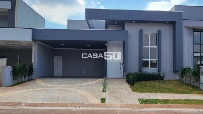 Casa térrea à venda no Condomínio Royal Garden em Paulínia/SP.