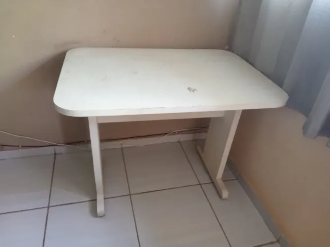 Mesa para escritório pequeno, estudo ou notebook