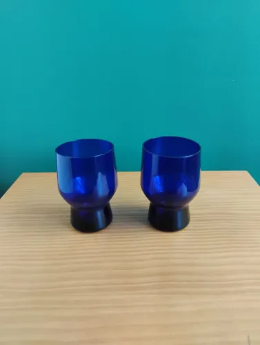 Copos em vidro azul 