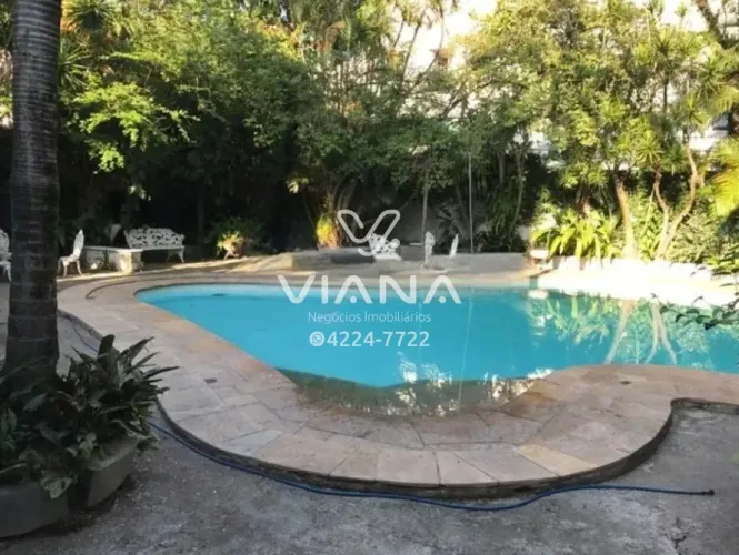 Sobrado 4 Suítes no Centro de São Caetano do Sul com Piscina e 6 Vagas para Locação