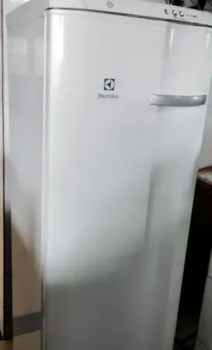 Freezer Vertical Electrolux 203 L 7 gavetas mod FE26