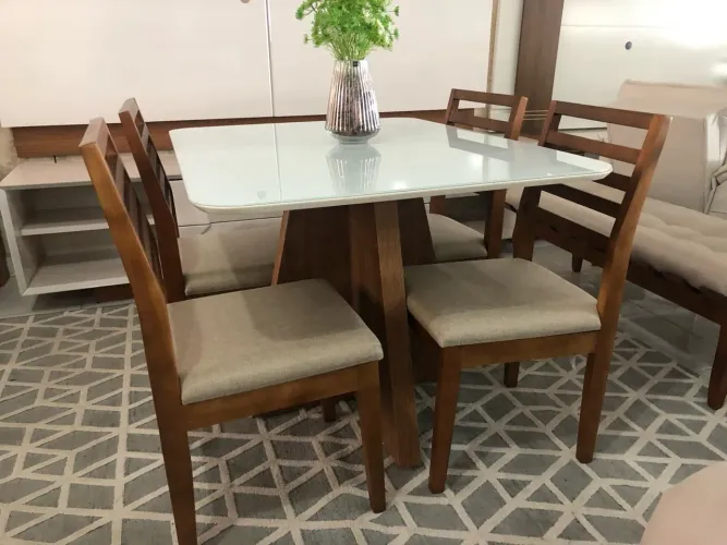 Mesa de Jantar com 4 Cadeiras madeira maciça