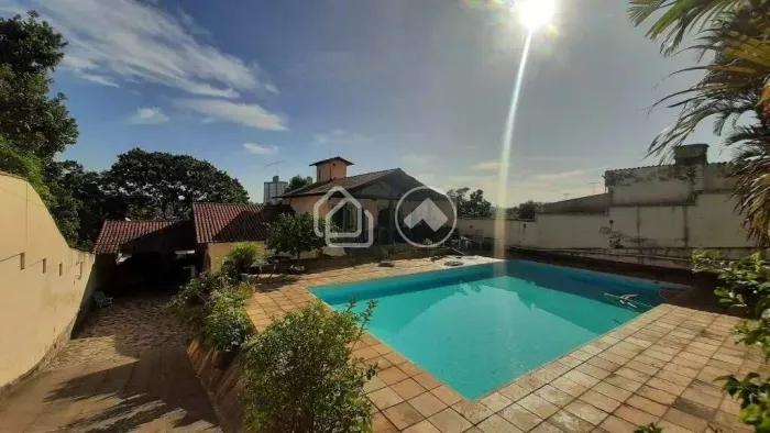 Terreno com 1.400m², 2 casas, 03 lojas, andar corrido por R$ 2.1000.000,00 - Betânia - Bel