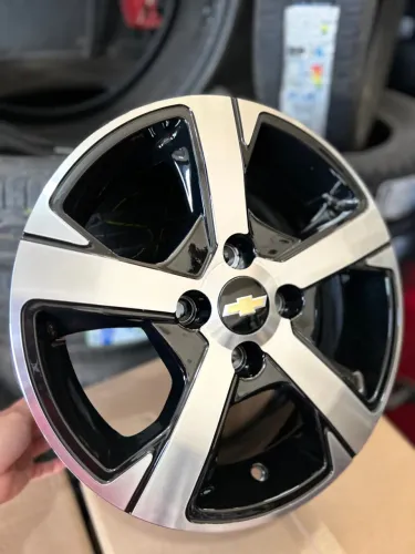 Roda de Liga Leve Chevrolet r15 modelo Onix 