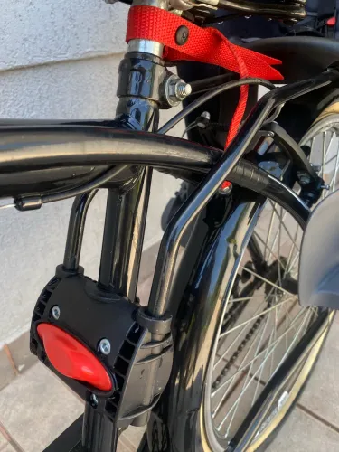Bicicleta de passeio com assento adaptado para crianças 