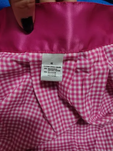 Vestido pra Oktoberfest com detalhes rosas