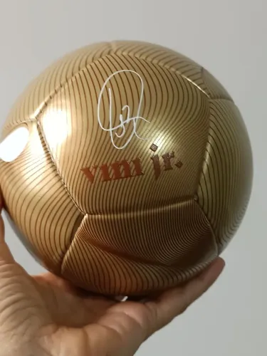 Mini bola Vini Junior autografada NOVA