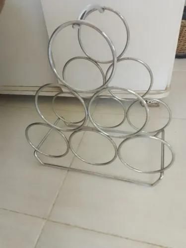 Porta vinhos em aço