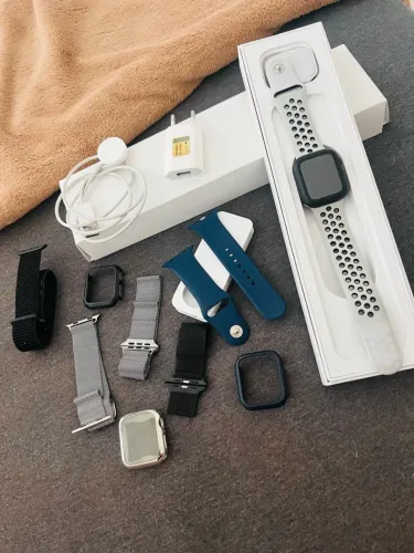 Apple Watch com pulseiras extras