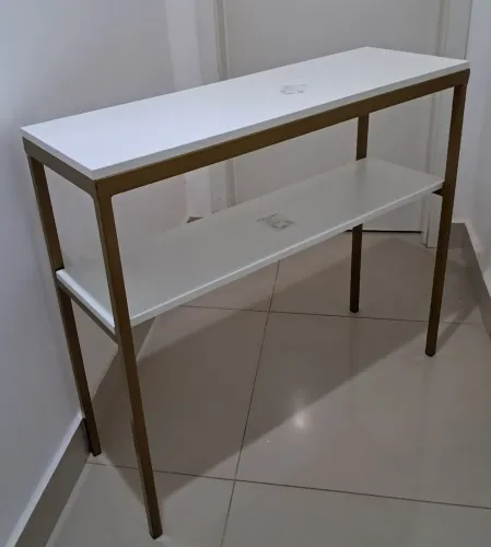 Vendo mesa em metalon e mdf 