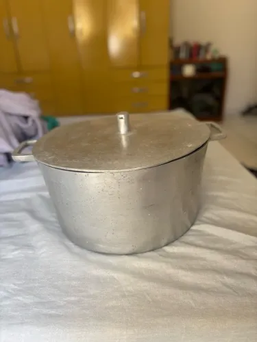 Panela grande/Caldeirão de alumínio batido 12 Litros