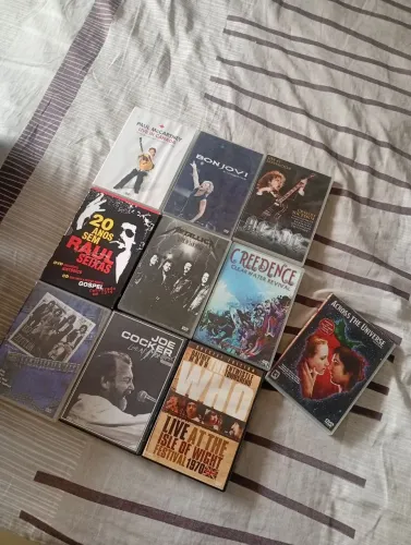 Kit 10 DVDs rock clássico ACDC Led Zeppelin Creedence Metallica Bom Jovi The Who 