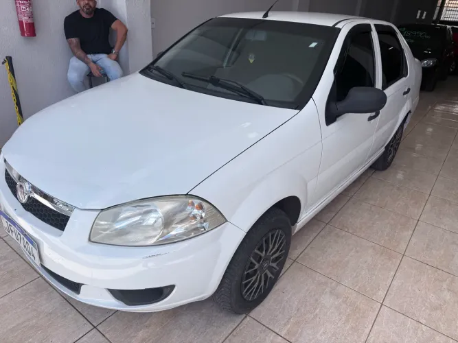 Fiat Siena EL Celeb. 1.0 MPI Fire Flex 8V 4P 2013