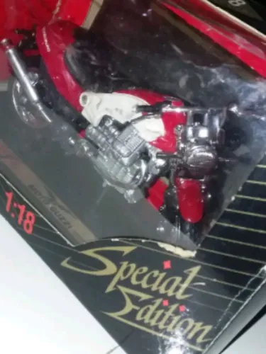 Moto Guzzi 1/18 Special Edition