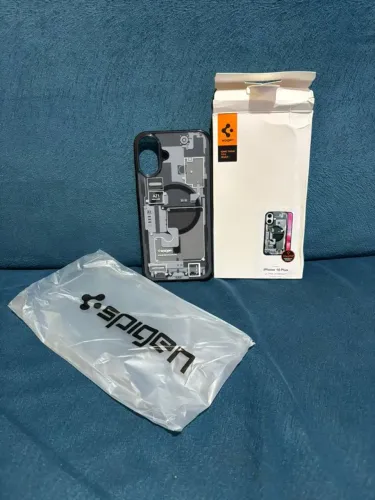 Capa Premium Spigen ultra hybrid iPhone 16 Plus