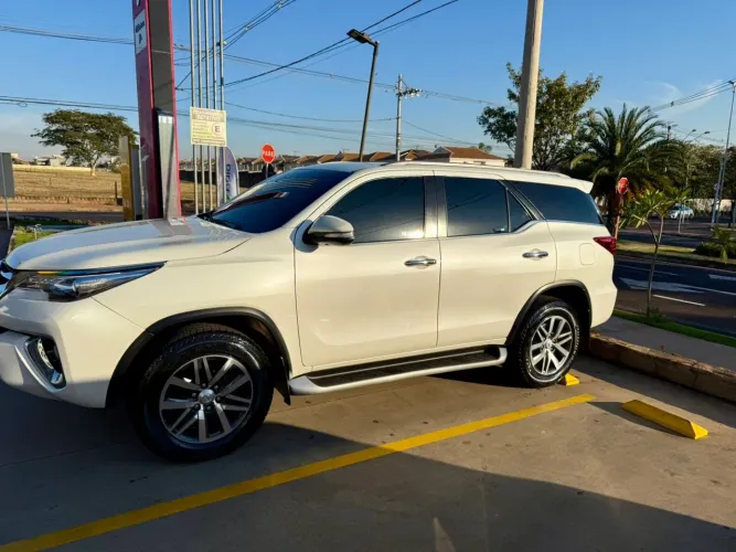 Toyota Hilux SW4 SRX 4X4 2.8 TDI 16V Dies. Aut. 2017