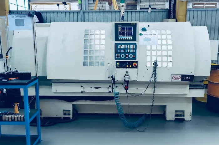 Torno CNC Travis TR-2 - 2011  Entre pontas: 2.000 mm