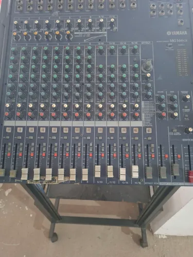MESA DE SON YAMAHA