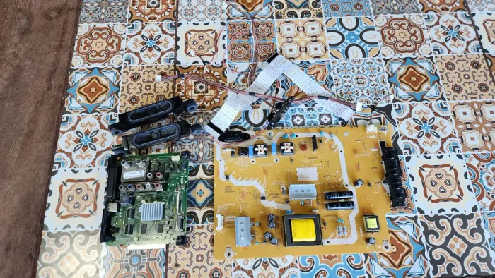 TV PANASONIC TC-40C400B Kit Placa Principal + Placa Fonte + Alto Falantes e Chicotes