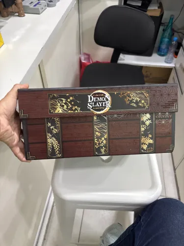 Caixa presente do mangá Demon Slayer