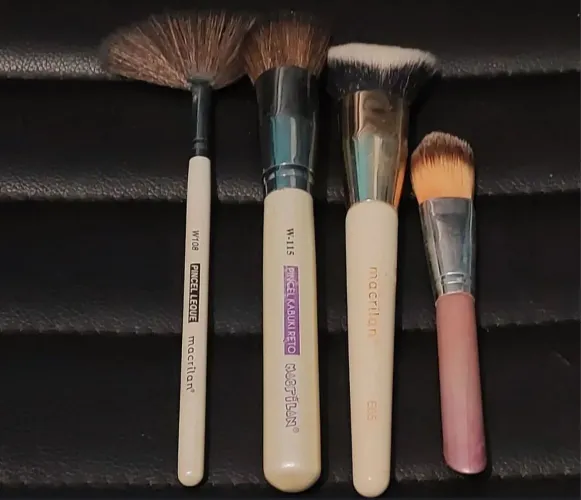 Kit com 4 Pincéis de Maquiagem Macrilan Cabo de Plástico