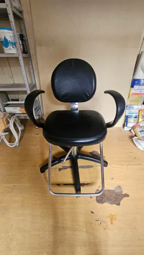 Cadeira de salão Haisan - Confortável e resistente 