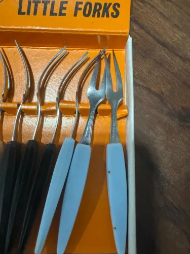Conjunto de garfos pequenos em inox para aperitivos e sobremesa