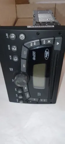 Rádio original for cd rádio e MP3 faltando o chicote bem novo faço envio 