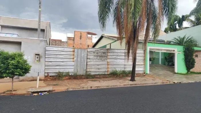 Venda de Terreno / Padrão na cidade de Araraquara