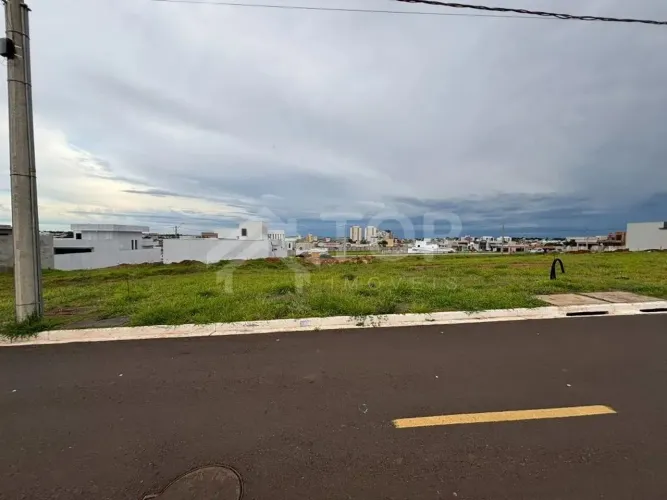 LOTE A VENDA EM CONDOMINIO FECHADO