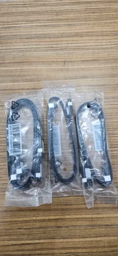 Cabos SATA novos e fechado.