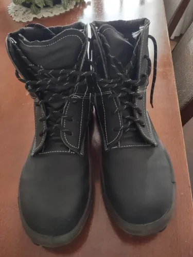 Botas de Couro Pretas