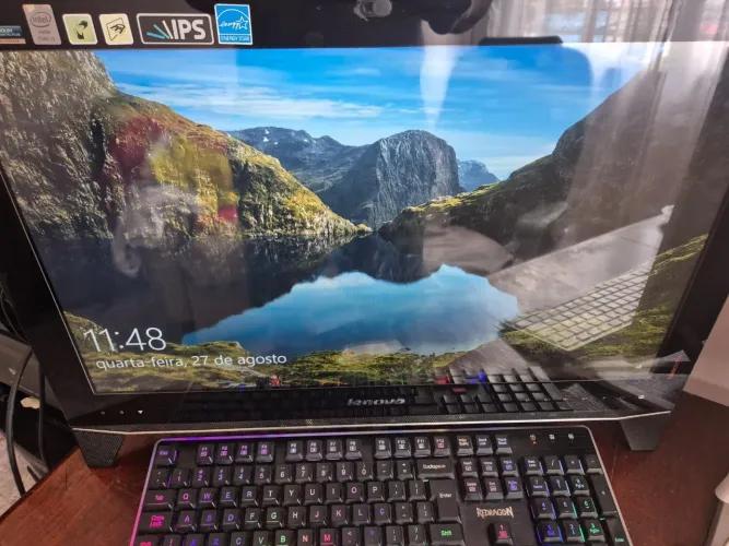 Lenovo - Desktop All in One Touch IdeaCentre B550