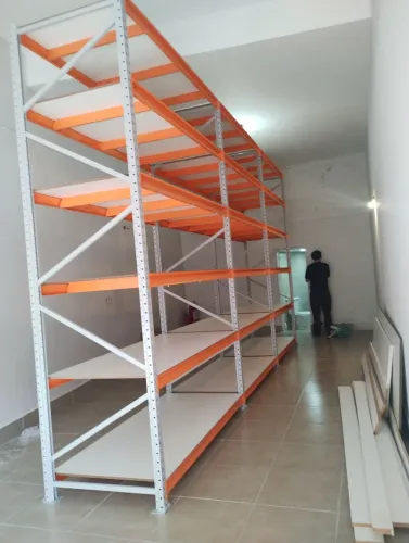 Prateleira de ferro para seu estoque