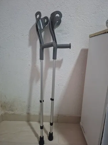 Par de muletas, excelente estado.
