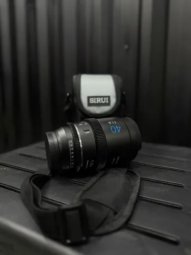SIRUI 40mm T1.8 / 1.33x ANAMÓRFICA AF - SONY (NA GARANTIA)