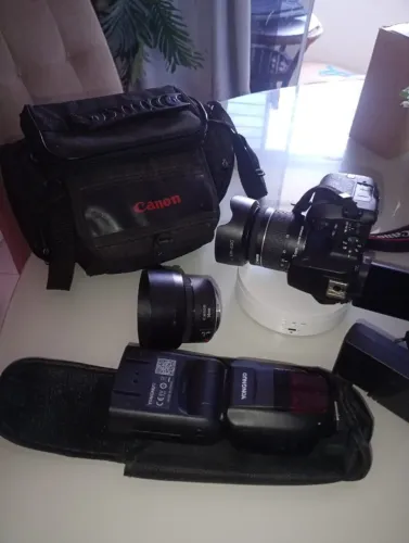 Kit camera SEMI NOVA Canon SL3 digital +2 lentes +1 flash +1 CASE+carregador- FAÇA OFERTA