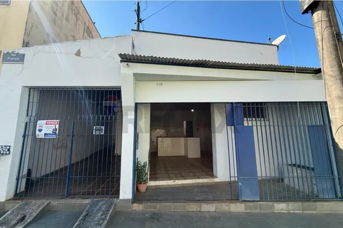 Casa com 2 dormitórios mais edícula nos fundos e Ponto Comercial na frente no Cubatão (em