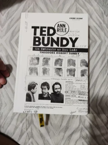 LIVRO COLUMBINE + TED BUNDY (DARKSIDE) - USADO/CONSERVADO.