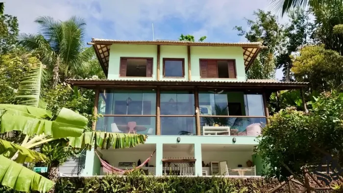 CASA 03 SUÍTES COM 180m² À VENDA NA LAGOA ARUÁ, MATA DE SÃO JOÃO/BA.