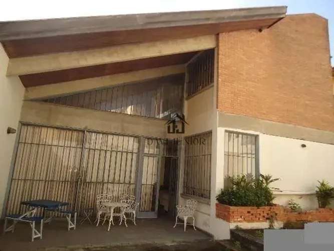 Casa com 4 dormitórios sendo 1 suites à venda, 183 m² por R$ 850.000 - Jardim dos Estados