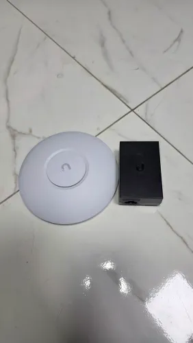 Unitiqui Unifi U6+ com fonte POE semi novo