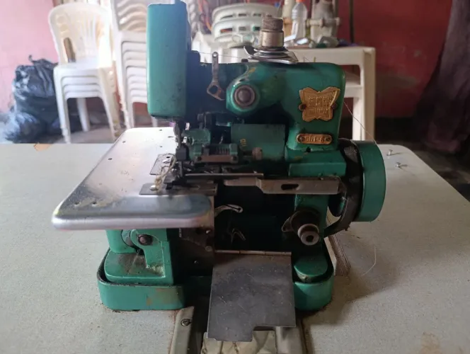 Máquina de overloque chinesinha 