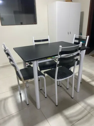 Mesa tampo de granito com 4 cadeiras